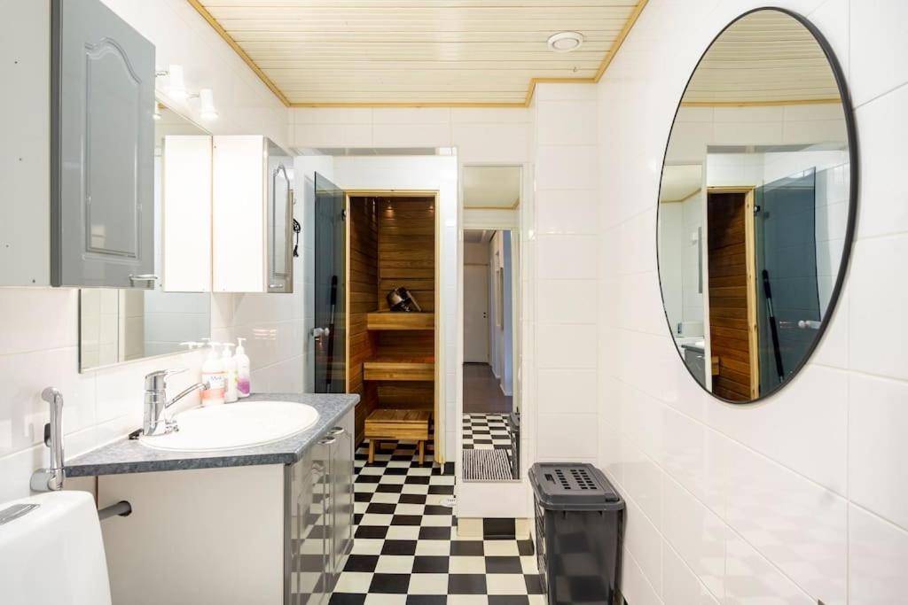 Valoisa Huoneisto Jossa Erinomaiset Vuoteet. Mikkeli Buitenkant foto