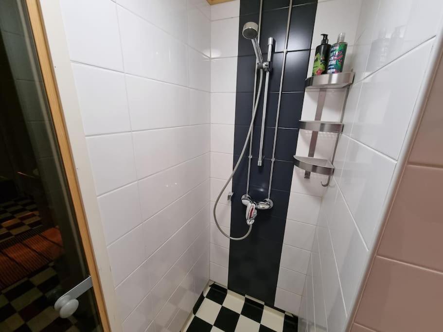 Valoisa Huoneisto Jossa Erinomaiset Vuoteet. Mikkeli Buitenkant foto